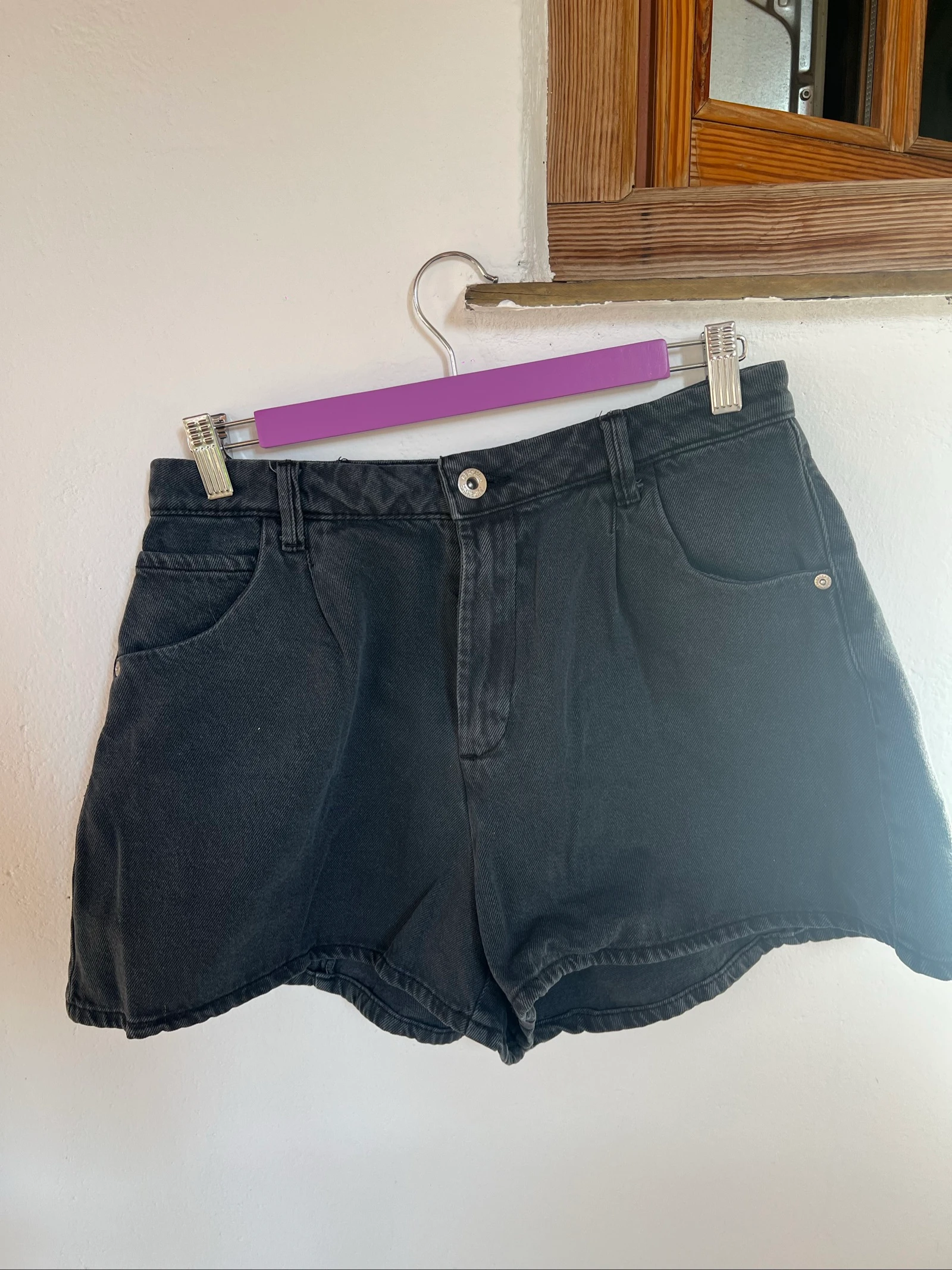 Vaqueros cortos negros Bershka 